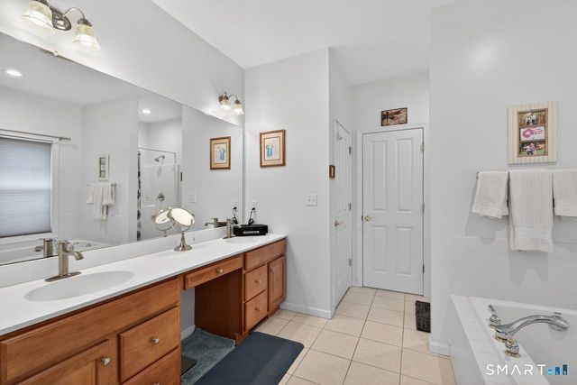 185 Country Club Drive 185, Oxford, CT 06478