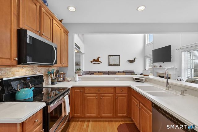 185 Country Club Drive 185, Oxford, CT 06478