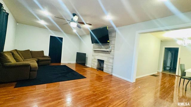 809 N 12TH Street, Herrin, IL 62948