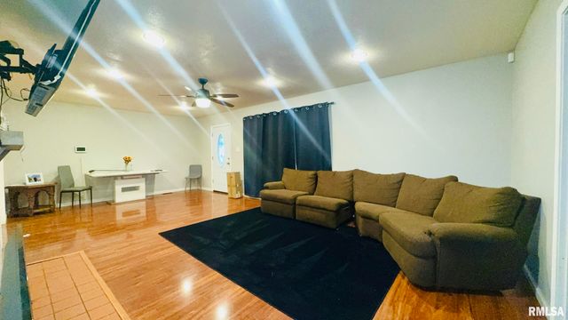 809 N 12TH Street, Herrin, IL 62948