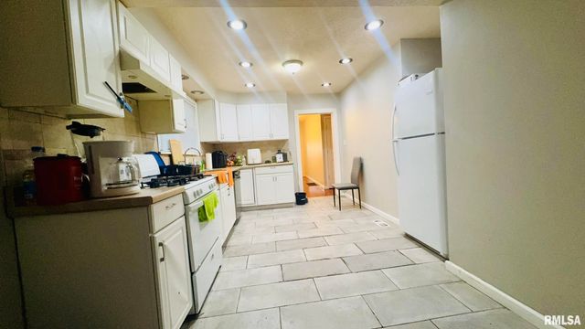 809 N 12TH Street, Herrin, IL 62948