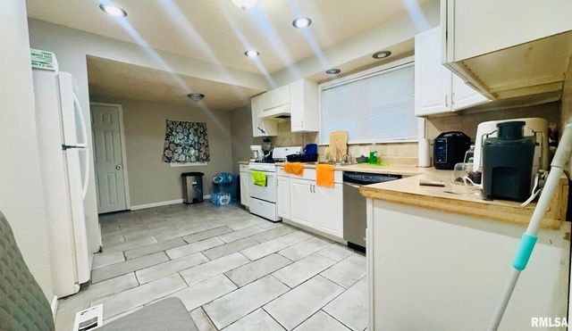 809 N 12TH Street, Herrin, IL 62948