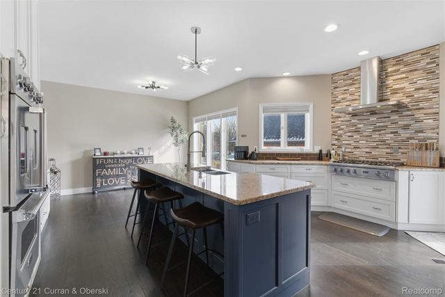 11793 Lorenz Way 13, Plymouth Charter Township, MI 48170