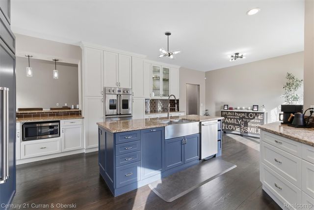 11793 Lorenz Way 13, Plymouth Charter Township, MI 48170