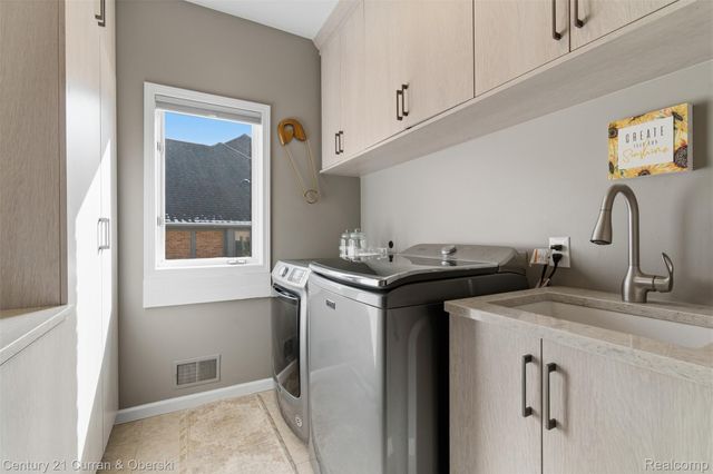 11793 Lorenz Way 13, Plymouth Charter Township, MI 48170