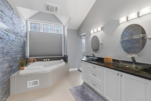 11793 Lorenz Way 13, Plymouth Charter Township, MI 48170