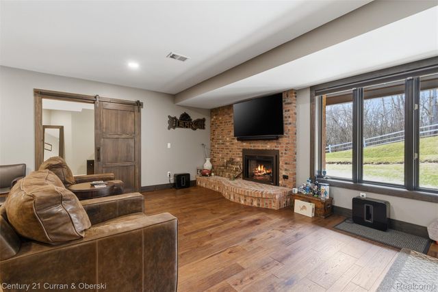 11793 Lorenz Way 13, Plymouth Charter Township, MI 48170