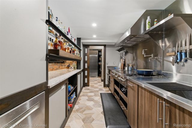 11793 Lorenz Way 13, Plymouth Charter Township, MI 48170