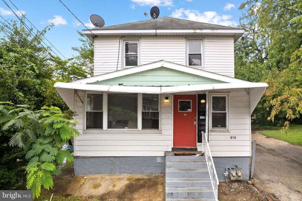 816 GREENHILL RD, Sharon Hill, PA 19079