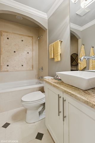 4351 S Lake Park Avenue 1S, Chicago, IL 60653