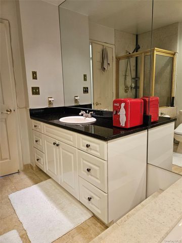 12024 Riviera Court 24B, College Point, NY 11356