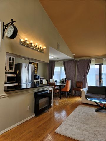 12024 Riviera Court 24B, College Point, NY 11356