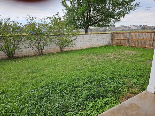 17900 Honey Locust LN, Elgin, TX 78621