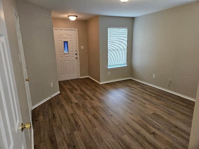 17900 Honey Locust LN, Elgin, TX 78621