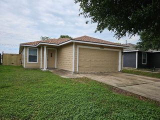 17900 Honey Locust LN, Elgin, TX 78621