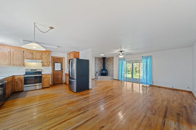 16298 Acero Drive, Anderson, CA 96007