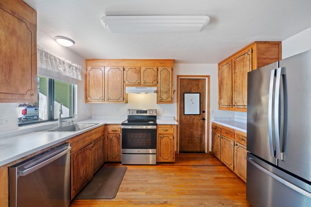 16298 Acero Drive, Anderson, CA 96007