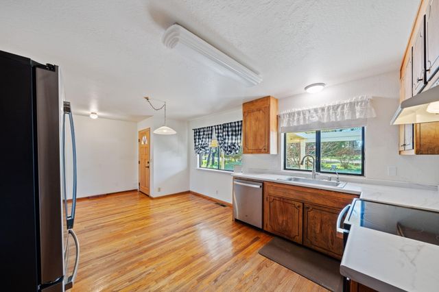 16298 Acero Drive, Anderson, CA 96007