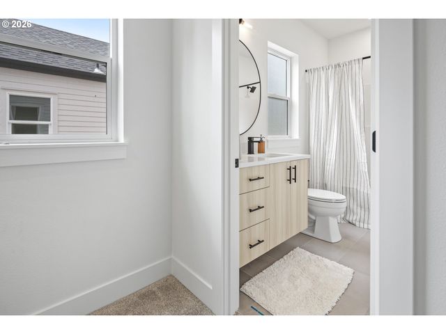 2009 Sw MOSS St, Portland, OR 97219