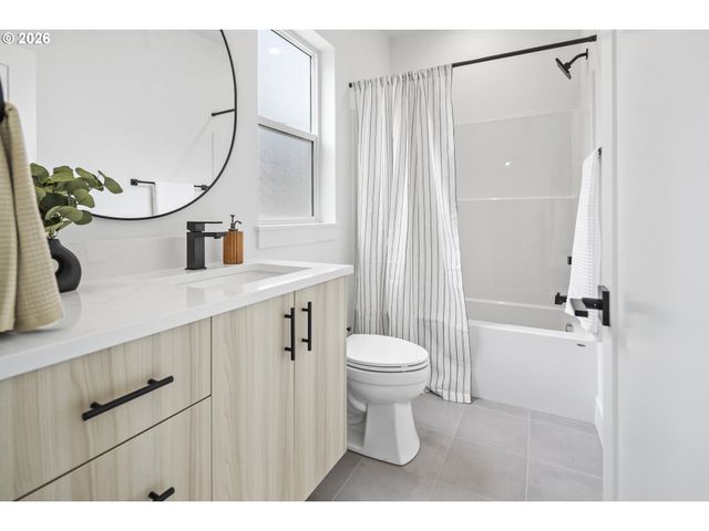 2009 Sw MOSS St, Portland, OR 97219