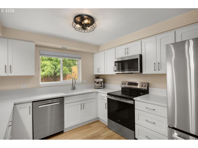 605 E FOOTHILLS Dr, Newberg, OR 97132