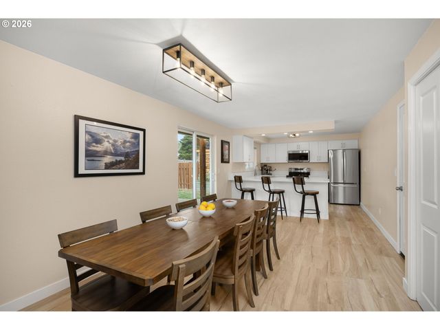 605 E FOOTHILLS Dr, Newberg, OR 97132