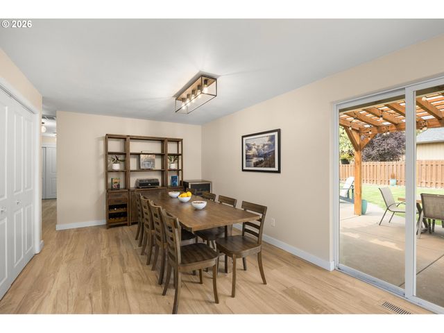 605 E FOOTHILLS Dr, Newberg, OR 97132