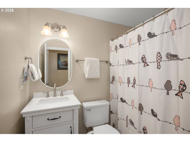 605 E FOOTHILLS Dr, Newberg, OR 97132