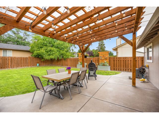605 E FOOTHILLS Dr, Newberg, OR 97132