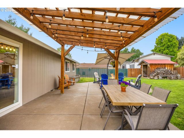 605 E FOOTHILLS Dr, Newberg, OR 97132