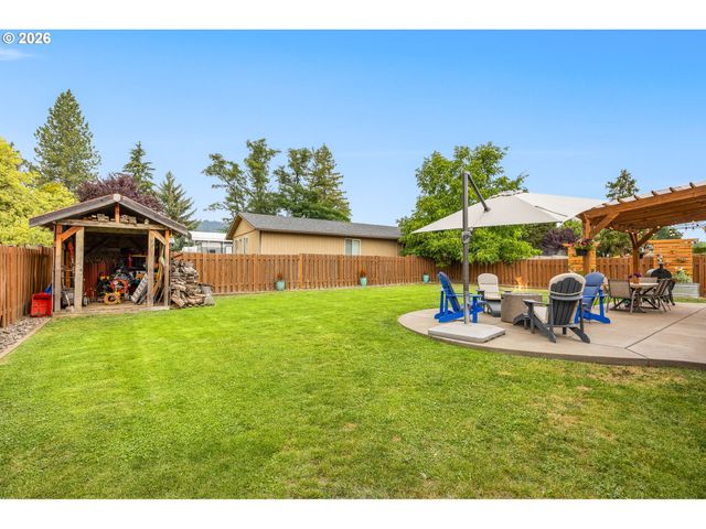 605 E FOOTHILLS Dr, Newberg, OR 97132