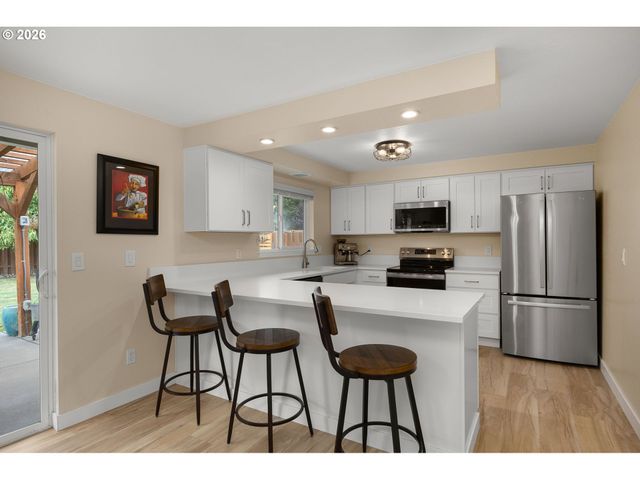 605 E FOOTHILLS Dr, Newberg, OR 97132