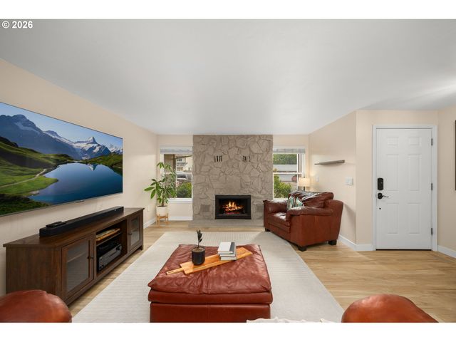 605 E FOOTHILLS Dr, Newberg, OR 97132