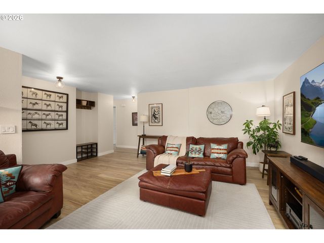 605 E FOOTHILLS Dr, Newberg, OR 97132