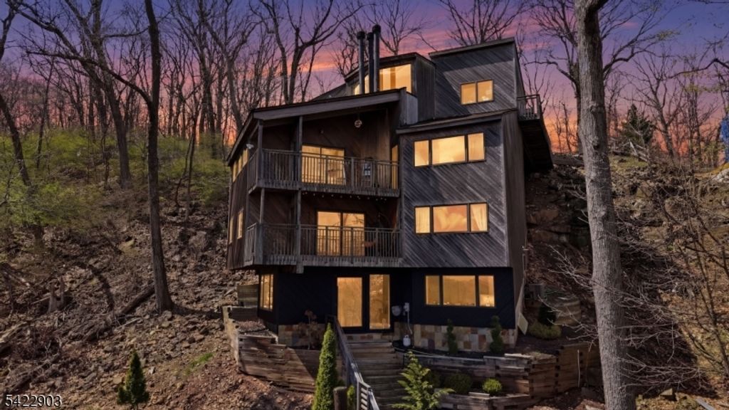 36 Mountainside Park Ter, Montclair Twp., NJ 07043 — exterior