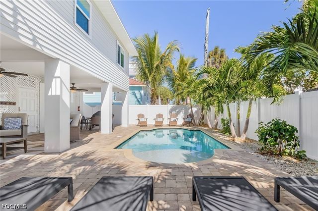 246 Delmar AVE, Fort Myers Beach, FL 33931