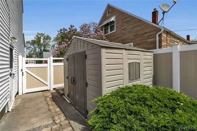 7 Kendale Road, Cheektowaga, NY 14215