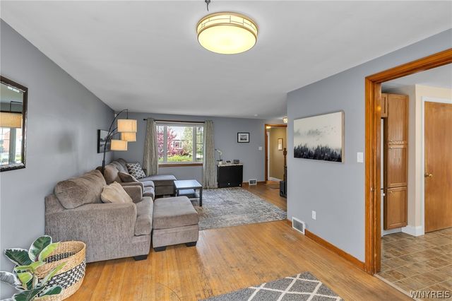 7 Kendale Road, Cheektowaga, NY 14215