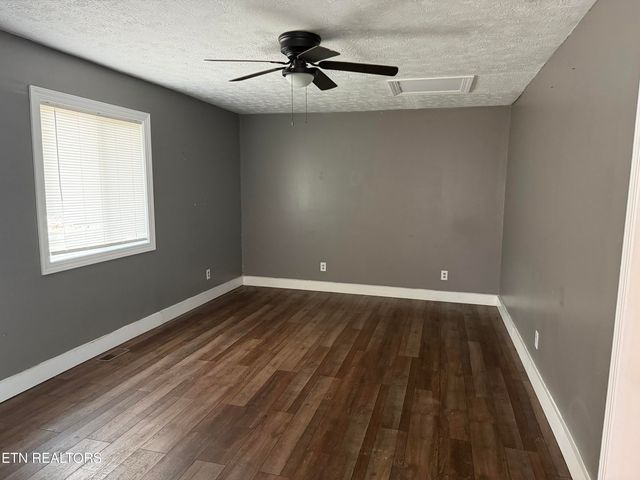 152 Country Way Drive, Lafollette, TN 37766