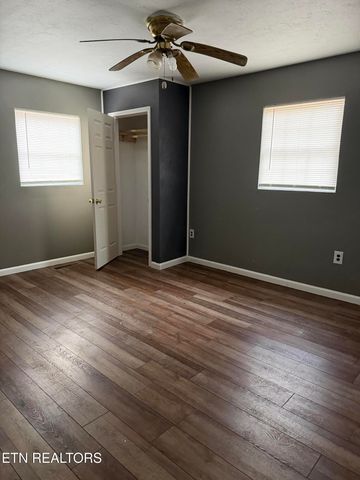 152 Country Way Drive, Lafollette, TN 37766