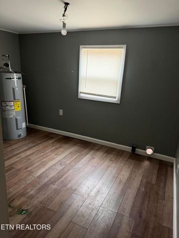 152 Country Way Drive, Lafollette, TN 37766