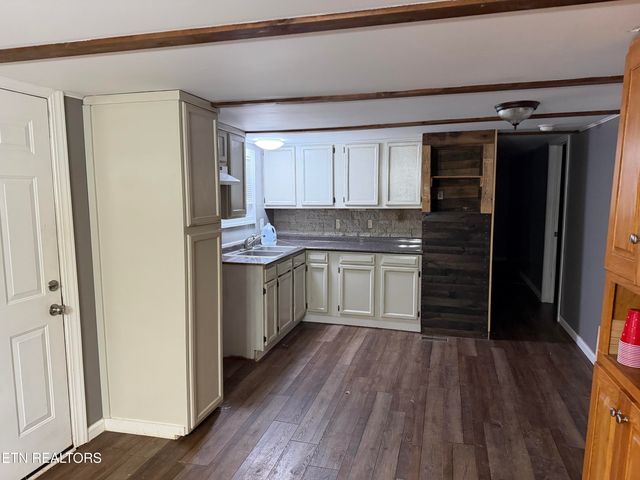 152 Country Way Drive, Lafollette, TN 37766