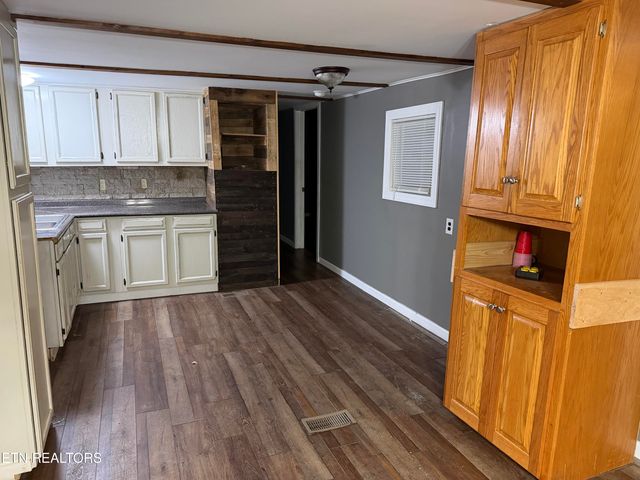 152 Country Way Drive, Lafollette, TN 37766