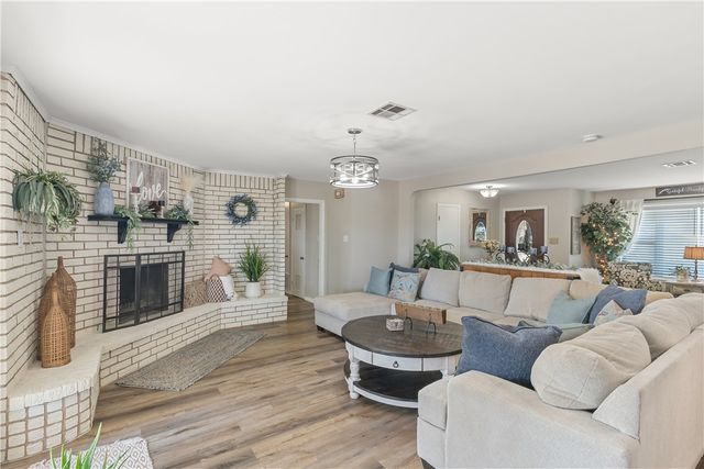 969 County Road 265, Somerville, TX 77879