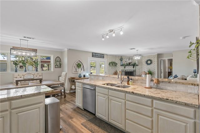 969 County Road 265, Somerville, TX 77879