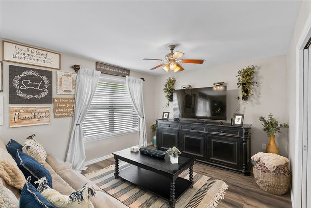 969 County Road 265, Somerville, TX 77879