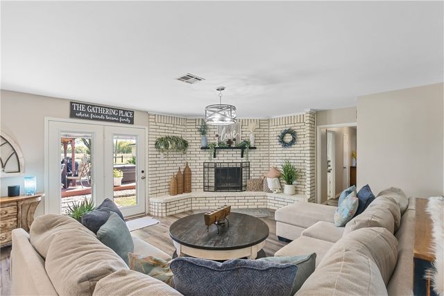 969 County Road 265, Somerville, TX 77879