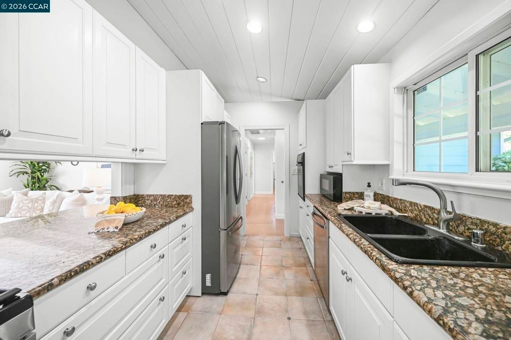 Image 11 of property listing at 101 Camino Amigo Ct, Danville, CA 94526