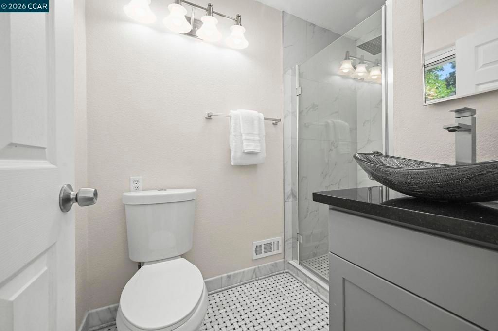 Image 16 of property listing at 101 Camino Amigo Ct, Danville, CA 94526