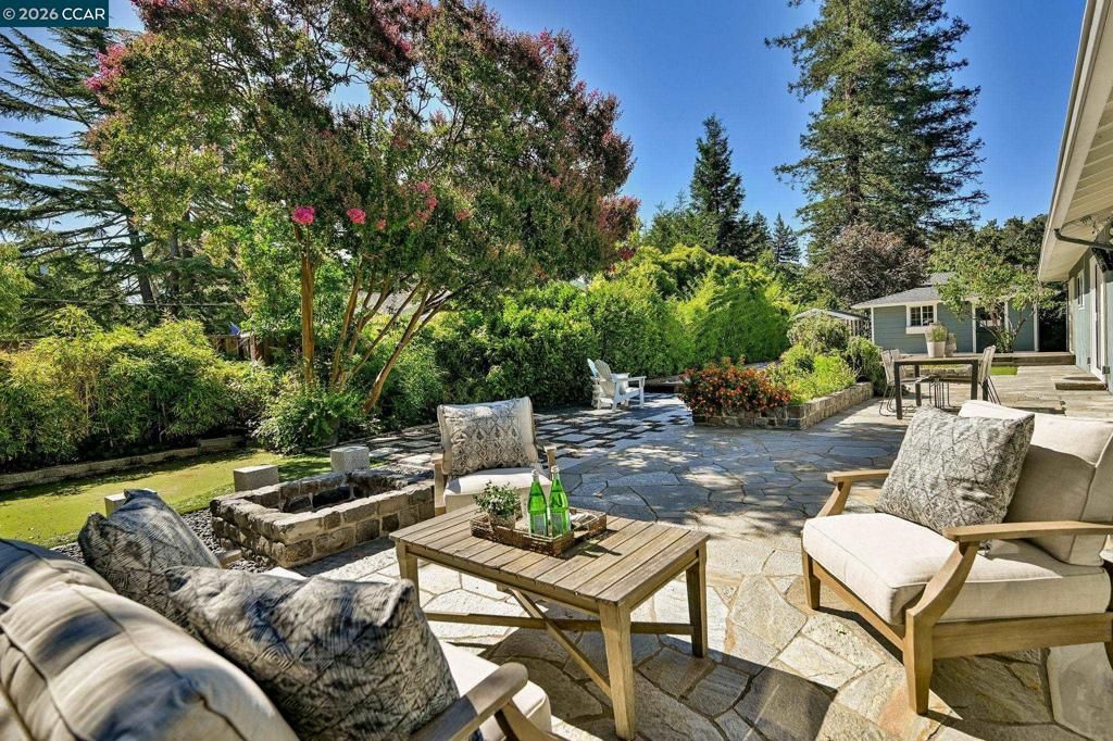 Image 25 of property listing at 101 Camino Amigo Ct, Danville, CA 94526